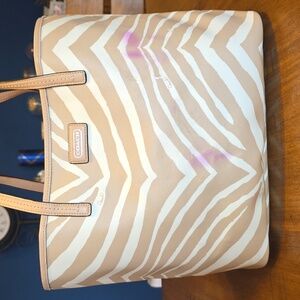 Coach Park Metro Zebra Tote (Model F26983)